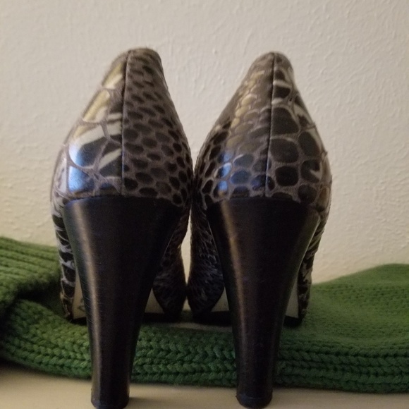 Ladies Shoes - Picture 3 of 4